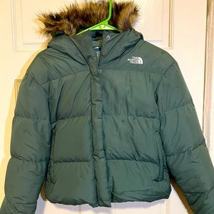 Girl’s Northface puffer coat in a size Large 14/16